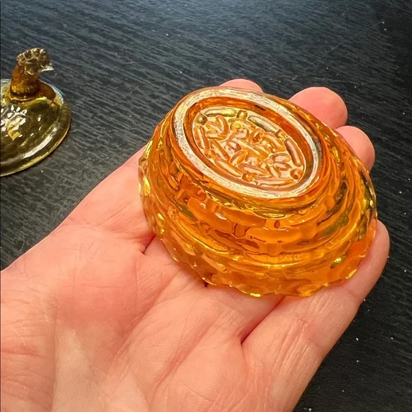 Vintage Miniature Honey Amber Glass Hen on Nest Salt Cellar Degenhart USA - Picture 9 of 11